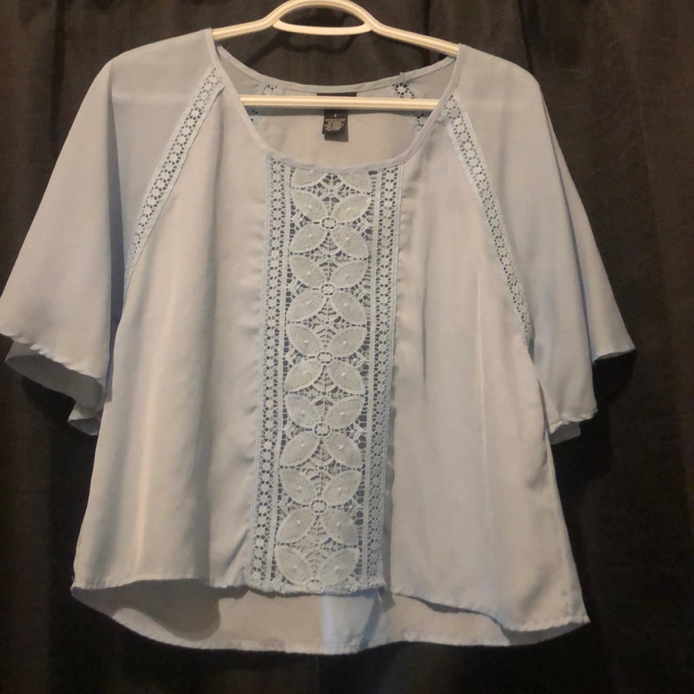 Flowy blue top 🌊